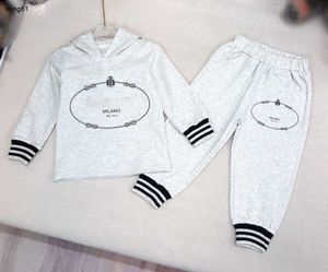 Marka Bebek Trailsuit Kız Boy Hoodie Set Çocuk Tasarımcı Giysileri Boyut 100-150 İplik Kuffs Tasarım Çocuk Sweater ve Pants Dec05