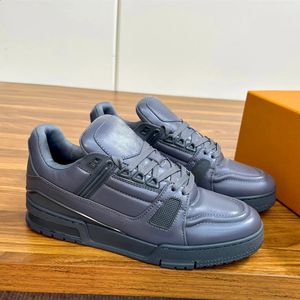 Sukienka Buty Wysokiej jakości luksusowa platforma skórzana męska Casual Treaker Sneaker Spring Summer Style Flat Man Designer Lace Up Single 231214