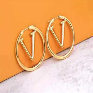 Kadın Hoops Studs Moda Kadın Çapı 4cm Büyük Çember Basit Küpeler Luxurys Tasarımcı Mektup L Küpe Mücevher233f