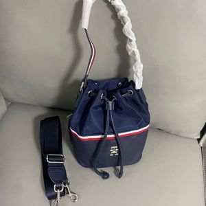 Hot Sale Sac Original Tomy Logo Lady Shoulder Bucket Bag Mirror Quality Luxury Purse Importera kända märken Handväskor Designer Väskor för kvinnor Dhgate NYTT