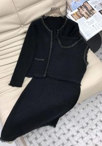 Arbetsklänningar 2023 Autumn/Winter Black Sticked Tank Top Midi Dress Edge Long Sleeved Cardigan Tvåbit Set