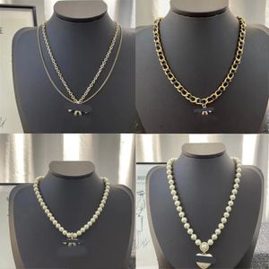 Marca 18 estilo Collares con colgante de doble letra Chapado en oro de 18 quilates Crysatl Pearl Rhinestone Collar de suéter para mujer Joyería de moda para fiesta de bodas