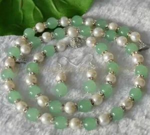 Imposta orecchini con bracciale e collana in giada verde naturale con perle coltivate bianche autentiche da 910 mm