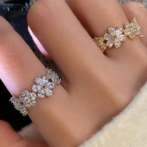Anéis de cluster design incrustado cristal em forma de flor anel de luxo e elegante mulheres jóias acessórios para coquetéis