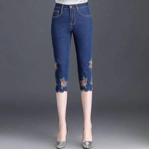 Jeans Jeans elasticizzati da donna estivi Capris ricamati Primavera Jeans skinny slim a vita alta Pantaloni casual al polpaccio ricamati da donna