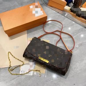 Classic fashion chain bag temperament shoulder bag crossbody bag with a beautiful full set of gift box packaging