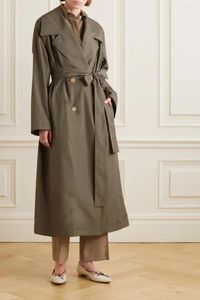 Trench da donna Minimalista in misto seta silhouette ampia Verde muschio Giacca a vento lunga doppio petto con cintura