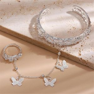 Charmarmband Trendiga fjäril Bangle Hollow Out Rose Vine Armband Anime Teman smycken Tillbehör för fashionabla kvinnor