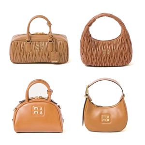 Luxurys Miui Wander Matelasse Arcadie Borsa con tracolla firmata Donna uomo inverno Bowling Lolita Frizione Borse a tracolla CrossBody Borsa a mano morbida Hobo tote di qualità specchio