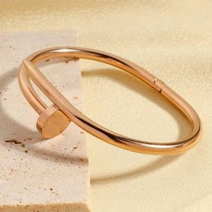 Love Luxus U-förmiges offenes Armband Stahl Titan Roségold Paar Armband Modeschmuck Valentinstag Geschenk Weiße Version ohne Gravur