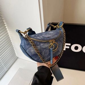 Evening Bags Retro Waist Bag Women Leather Fanny Pack Fashion Shoulder Crossbody Chest Designer Banana Female Zipper Chain 231216