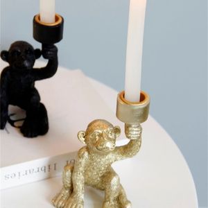 Posiadacze świec M5TF Candlestick Candle Holder Funny Monkey Holding Candle Home Decorations