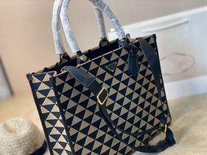 2023 New Handbag Long Shoulder Strap Luxury Designer Bag Popular Leisure Shopping Bag Fashionable Lightweight Versatile Top Leather Multi size Popular