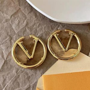 2022 Designer earrings Fashion gold Hoop & Huggie for lady Europe and America Women Party earring Wedding Lovers gift engagement J294k