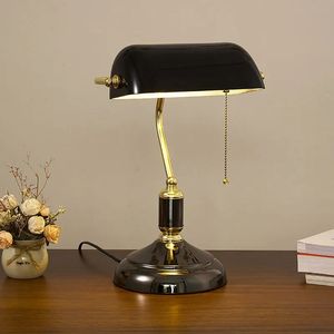 Nyhetsartiklar Bankbordslampa Europeisk stil Glaslampa Retro Office Desk Lamp Antik koppar vardagsrum sovrum Dekorativ sängskrivbord lampa 231216