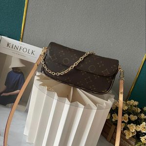 Toppdesignväska plånbok på kedjan kvinnors handväska axelväska handväska plånbok enkel axelväska crossbody väska blommor bokstav handväska