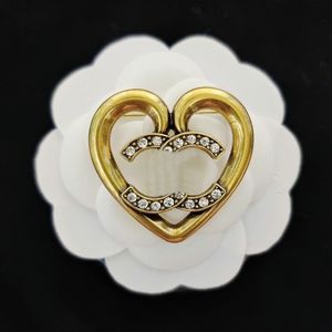 Designer Brooch Luxury Jewelry Women Pin Brooches Fashion Pearl Diamond Brand C Letter Brooch Wedding Party Gift
