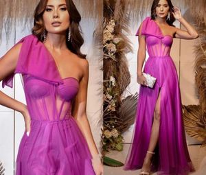 2024 Sexig fuchsia aftonklänning en axel hög sida split a-line veck ruched kvinnor prom formella festklänningar mantel de soiree vestidos de fiesta