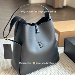 Fashion Designer Le5A7 Hobo Bag Small Real Leather Calfskin Shoulder Bags Soft Smooth Leather Handbag Womens Classic Black Purse