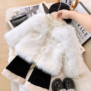 Jackets Arrival Autumn Baby Girls Fur Coats White Flower Shaped Button Toddler Cardigans with Pockets Long Sleeves Warm Kids Outwear 231216