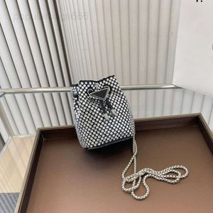 Mini Nylon Bucket Bag Designer Shiny Diamonds Handväskor Kvinnor Crossbody Clutch Dinner Väskor Rhinestone Purse Triangle Sequins Totes Full Water Drill Hand Pouch