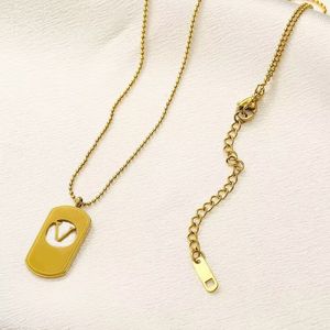 Simplicity plated gold necklace women tag pendant necklace hollow letter luxurious jewellery bead chain choker stainless steel necklaces designer zl095