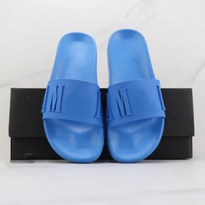 Projektantki Slajdy Slajdy kobiety mężczyźni Sandały na plaży Słownictwa z biura Sneaker Flip Flip Flip Flip Flops Flat Outdoor Buty C16