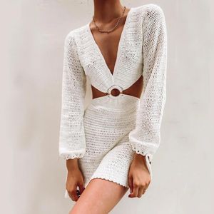 Klänningar 2023 Summerklänning för kvinnor stickad Croset Se genom strandutskärning Sexig rygglös långärmad vit kvinna kläder