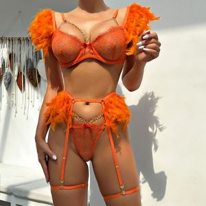 Bras sätter fjädrar Underkläder Set Woman 3 Pieces Delicate Underwear Sexig transparent spetsbh med kedje strumpeband lapptäcke damer 8 färg 231215