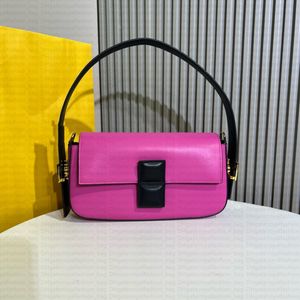 メタルバックルと対照的なカラーデザイナーフリップバッグ、女性のクラシックファッションバッグ付きファッショナブルなバゲットレザーショルダーバッグ