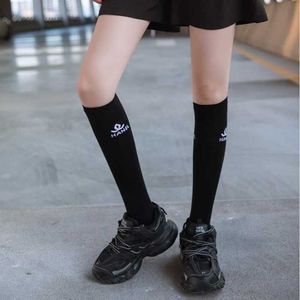 Çorap Çorap Tasarımcıs Ins Küçük X Mektup Çapraz Kanca Buzağı Plastik Yüksek Tüp Çoraplar JK Büyük Uzun Bacaklar İnce, Nefes Beklenebilir ve Şık KQAB