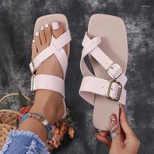 Kapty Flats Kobiety otwarte palce klapki buty Spring 2024 Sandały modowe swobodny spacer na zewnątrz zapatillas femme slajdy