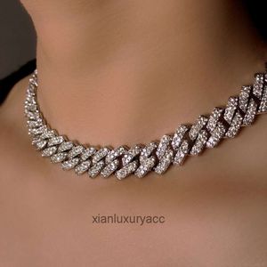 Luksusowy projektant Cuban Link łańcucha mrożone 14 mm Cuban Link Naszyjnik dla kobiet Bling Gruntsoned Pave Pave Miami Choker Jewelle