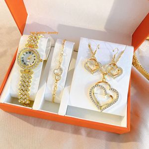 Luxury Quartz Titta på smycken Set CZ Crystal Hollow Big Heart Pendant Halsband och örhängen Set för Women Wedding Party