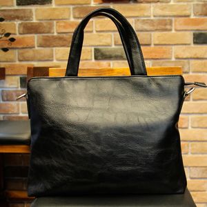 Bortkroppar Business Black Men s portfölj PU LÄDER HANDBAG FÖR DOCUMENT LUXURY SKULD MESSENGER Bag Horisontell man Laptop 231216