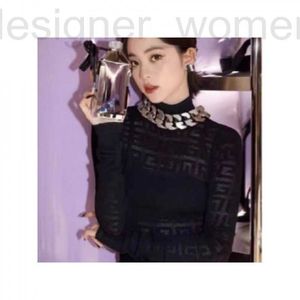 Diseñador de camisetas para mujer Nuevo suéter de punto Ouyang Nana Star con cuello medio alto, corte ajustado y diseño interior hueco en blanco y negro 4809