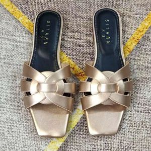 YL Vackra Summer Women's Slippers Fashionable Classic Sandals Enkla, bekväma och andningsbara designer Casual Roman Beach Shoes Designer tofflor 231511210