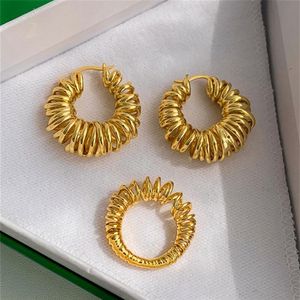 European And American Spring Gold Earrings Stud Niche Design High-End Light Luxury Fashion Tide Brand Retro Wild Jewelry Gift250L