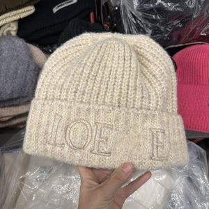 럭셔리 니트 모자 Loewf 디자이너 Beanie Cap 남자 여자 Bonnet Winter Wing Warm Warm 모자 다목적 캐시미어 캐주얼 야외 흑인 모자 피트 모자