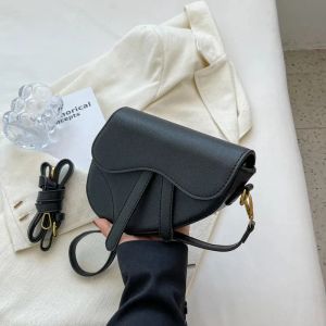 Akşam çantaları moda eyer pu crossbody shouler çanta kadınlar için çanta tasarımcısı çok yönlü katı kadın çanta de lüks femme mini eyer 231102