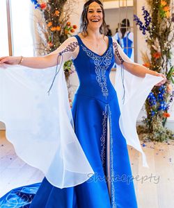 Abito da sposa linea A con ricamo vintage Abiti da sposa lunghi in raso blu royal e bianco Scollo a V con spacco frontale Abiti da sposa vittoriani con maniche svasate Plus Size