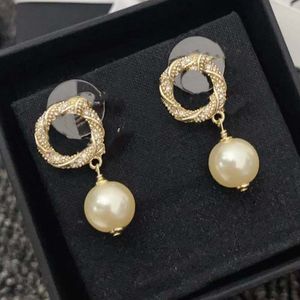 Novo design para S Sier Woman Pearl Brass Charm Brincos Fornecimento de joias