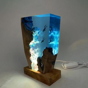 Nyhetsartiklar havsbotten Världsorganism hartsbord Ljus Creactive Art Decoration Lamp Diving Cave ExplorationTheme Night USB Charge 231216