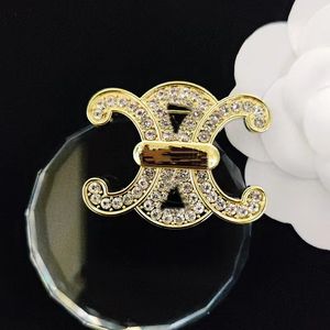 Spilla del nuovo stilista per le donne Gioielli in oro di lusso Abito da donna Accessorio Spille da donna Spille di perle Marca Seno Leency Brosche