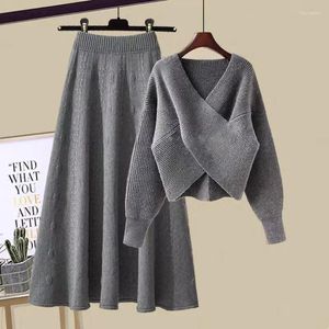 Abito a due pezzi da donna scollo a V maglione lavorato a maglia incrociato pullover mezza gonna casual pantaloni eleganti a due pezzi set abiti autunnali e invernali tuta