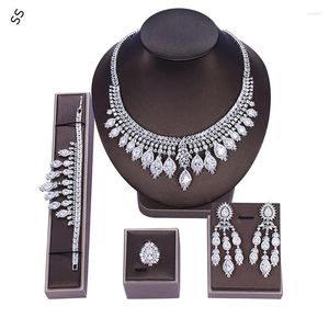 Halsband örhängen set olika färgalternativ smycken 4 stycken uppsättningar ring örhänge armband kedja för kvinnor bröllop/kvällsklänningstillbehör