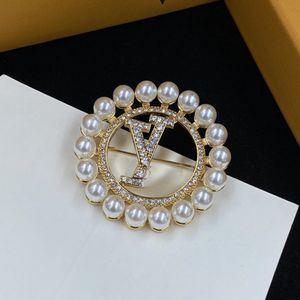 Sparkling with exquisite craftsmanship, designer designs brooch, crystal clear jewelry anniversary, Christmas brooch jewelry gift box