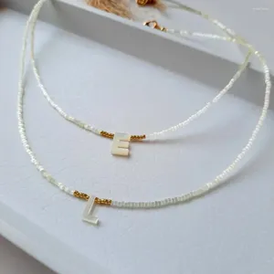 Catene Go2boho Collane di perline Minimalista Boho Moda Conchiglia Lettere Ciondolo Perle di vetro bianco Impilabili Gioielli fatti a mano per le donne