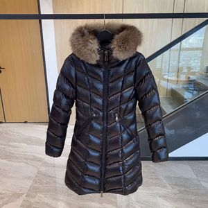 Piumino lungo di design Piumino d'oca Slim Fit a spina di pesce con motivo a V Collo in pelliccia di volpe Cappotto con cappuccio Giacca mon nera Calda felpa con cappuccio da donna Cappotto ParkerD626