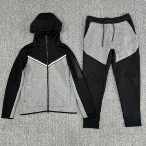 Tech Fleece Hoodie Men Womens Clining Tech Fleece مجموعة هوديي مجموعة خطاب لقب خطاب الطباعة أربعة مواسم للملابس الرياضية الترفيهية.